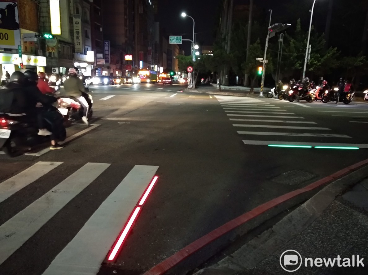 台中市交通局推出行人穿越線紅綠燈。 圖：台中市政府／提供