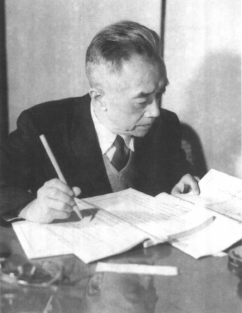 1960年的胡適，攝於台中故宮博物館。 取材自：維基百科