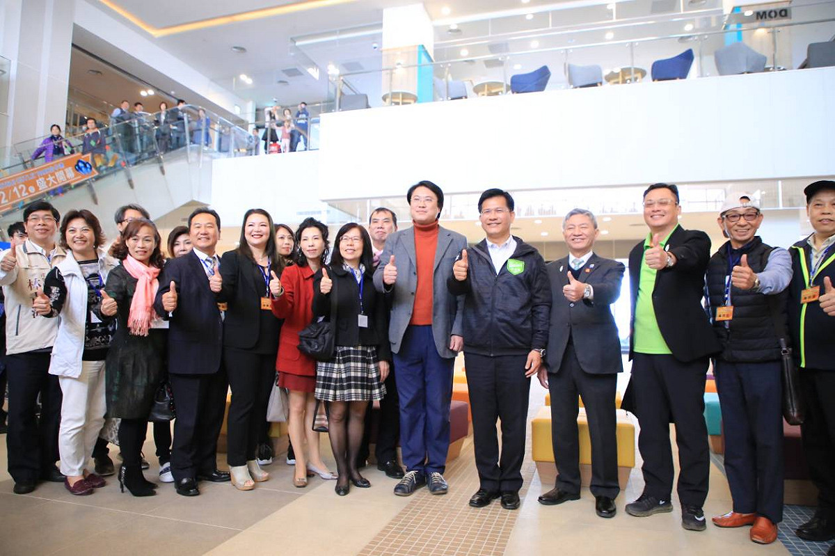 林右昌率團參訪台中港三井OUTLET 圖:王宸宇攝