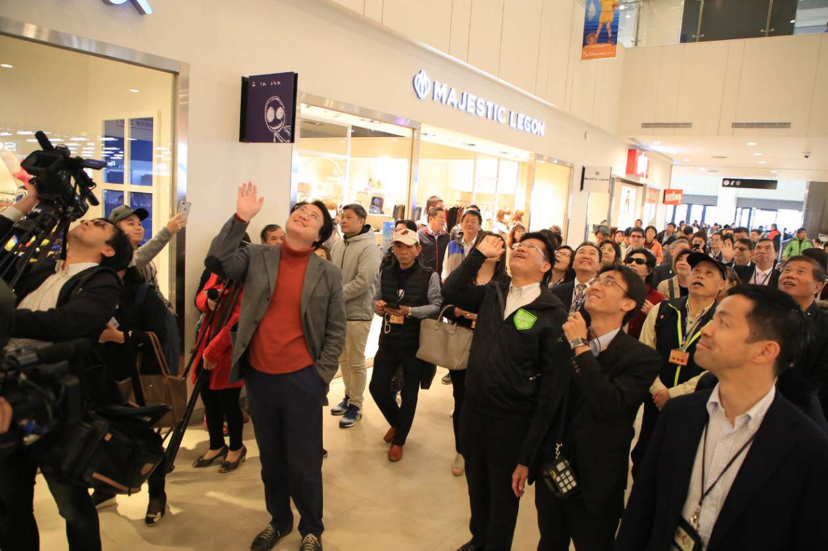 林右昌率團參訪台中港三井OUTLET 圖:王宸宇攝