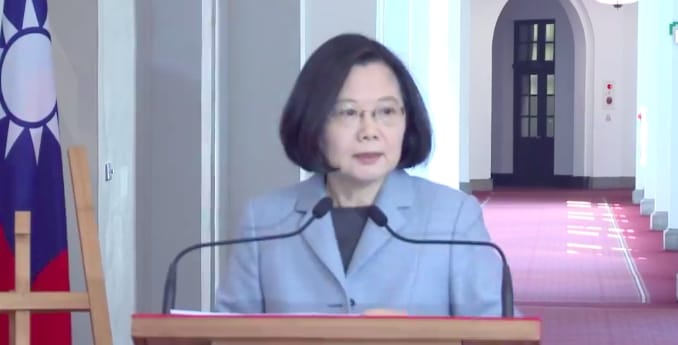 總統蔡英文發表迴廊談話。 圖：翻攝直播