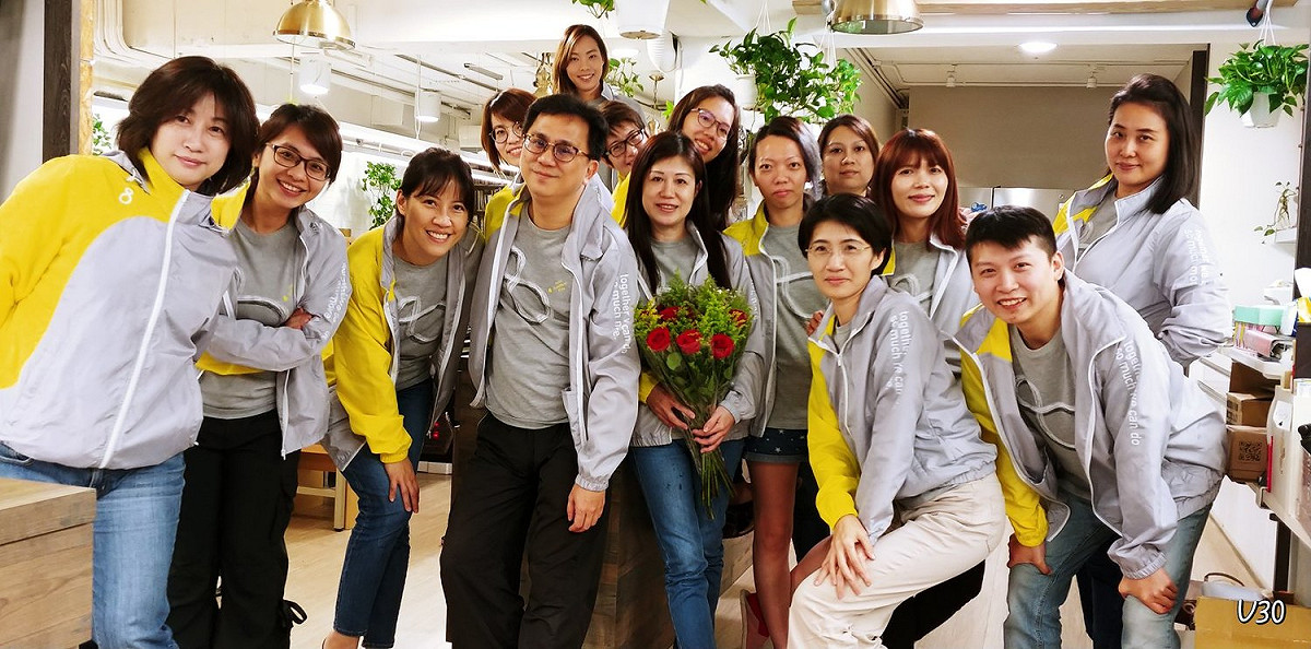 486團購網老闆陳延昶，今年依然大手筆發放年終獎金給26位員工。 圖：取自486先生/臉書