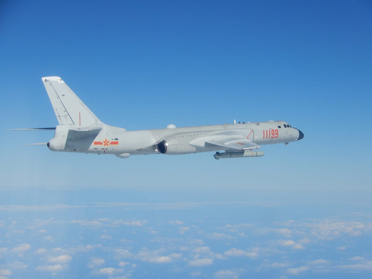 共軍轟6K軍機出現於我國防空識別區。 圖：國防部/提供(資料照片)