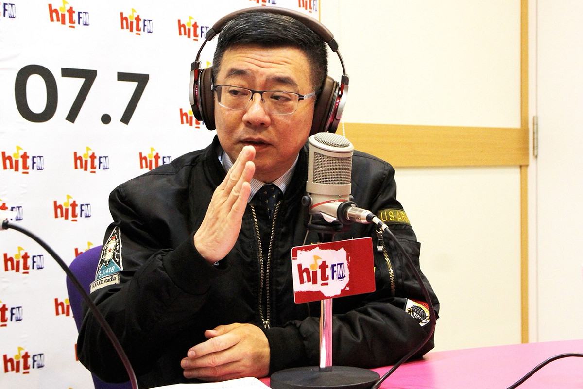 行政院秘書長卓榮泰19日接受周玉蔻訪問。 圖：Hit Fm《蔻蔻早餐》製作單位提供
