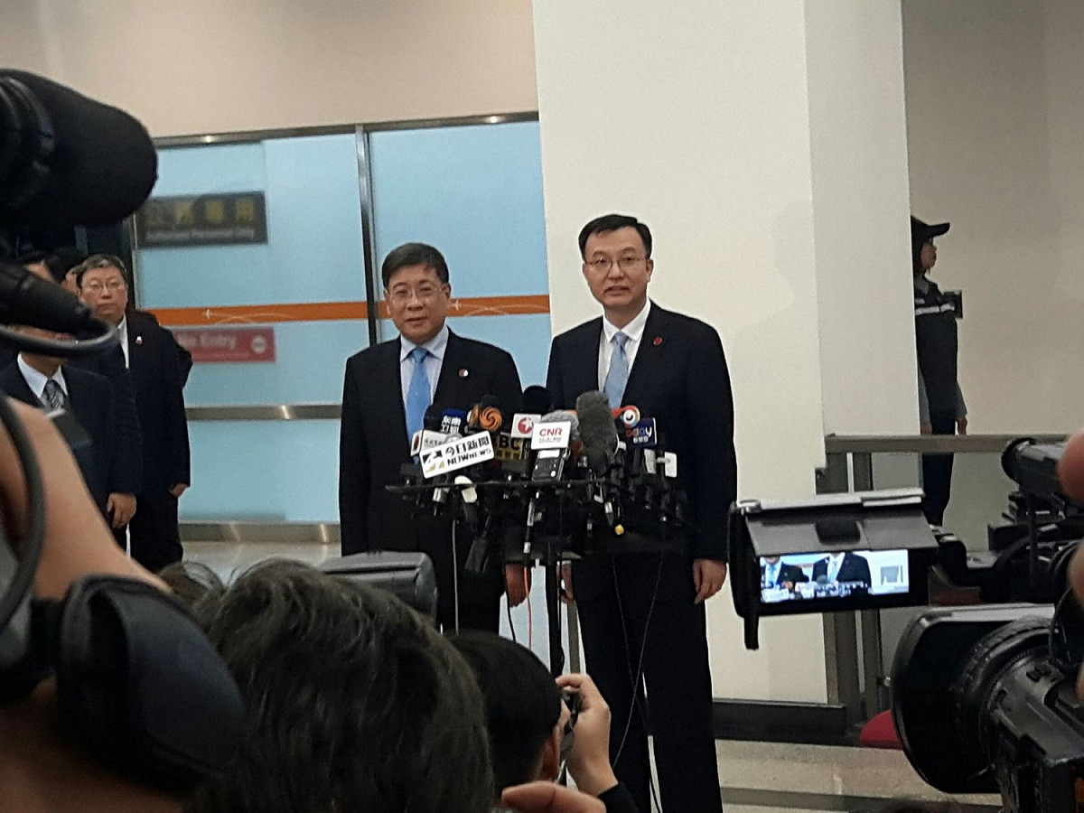 周波今稍早率大陸代表團抵達松山機場。 圖：林昀真/攝