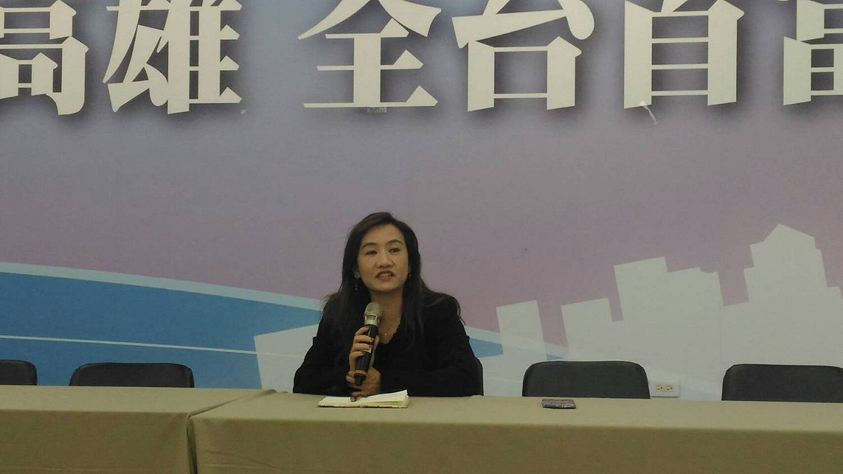 準高雄市新聞局長王淺秋今天召開記者會澄清有關韓國瑜的不實網路傳聞。 圖：孫家銘／攝