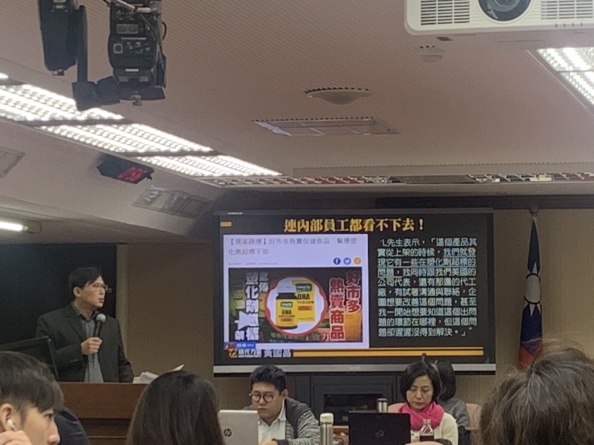 黃國昌要求衛福部將「顧可飛植物性DHA藻油膠囊」視為重大食安事件徹底調查，並在一個月內提出具體作為。 圖／記者汪瑋琪攝