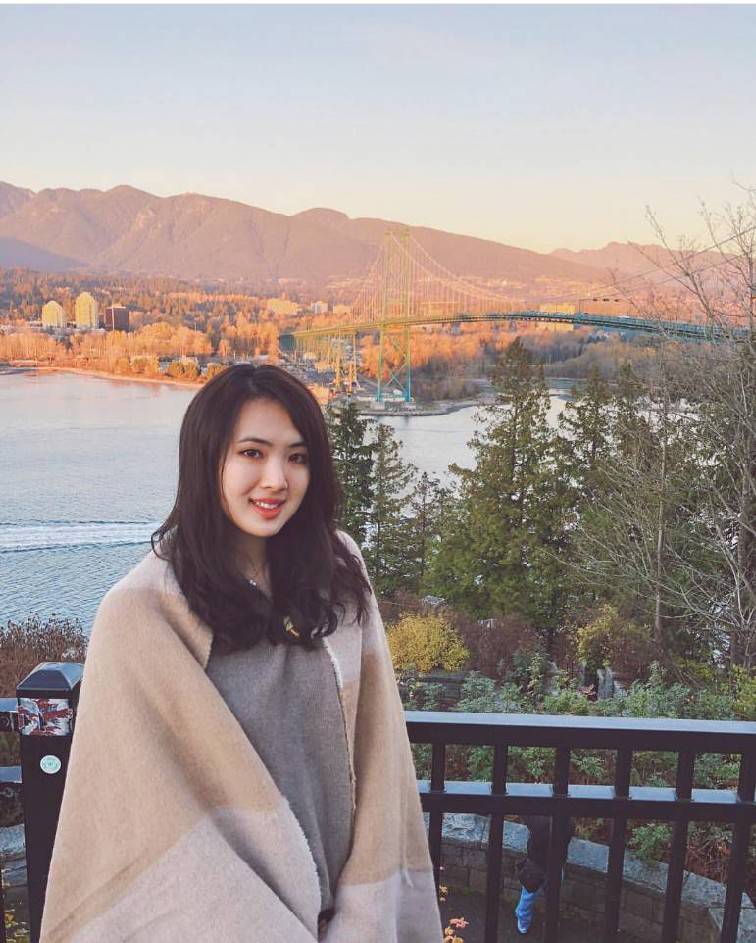 華為小公主姚安娜(Annebel Yao)於個人的Instagram貼出自己的美照，便有眼尖的網友認出背景是溫哥華景色，疑是飛到溫哥華去探視剛獲假釋的孟晚舟。 圖：翻攝自姚安娜 (Annebel Yao)個人Instagram
