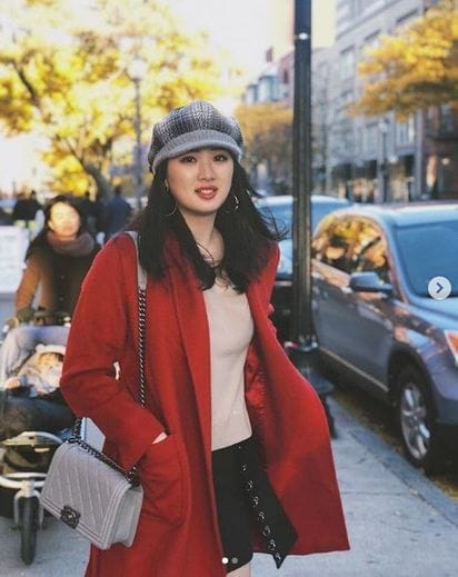 華為小公主姚安娜(Annebel Yao)於個人的Instagram貼出自己的美照，便有眼尖的網友認出背景是溫哥華景色，疑是飛到溫哥華去探視剛獲假釋的孟晚舟。 圖：翻攝自姚安娜 (Annebel Yao)個人Instagram