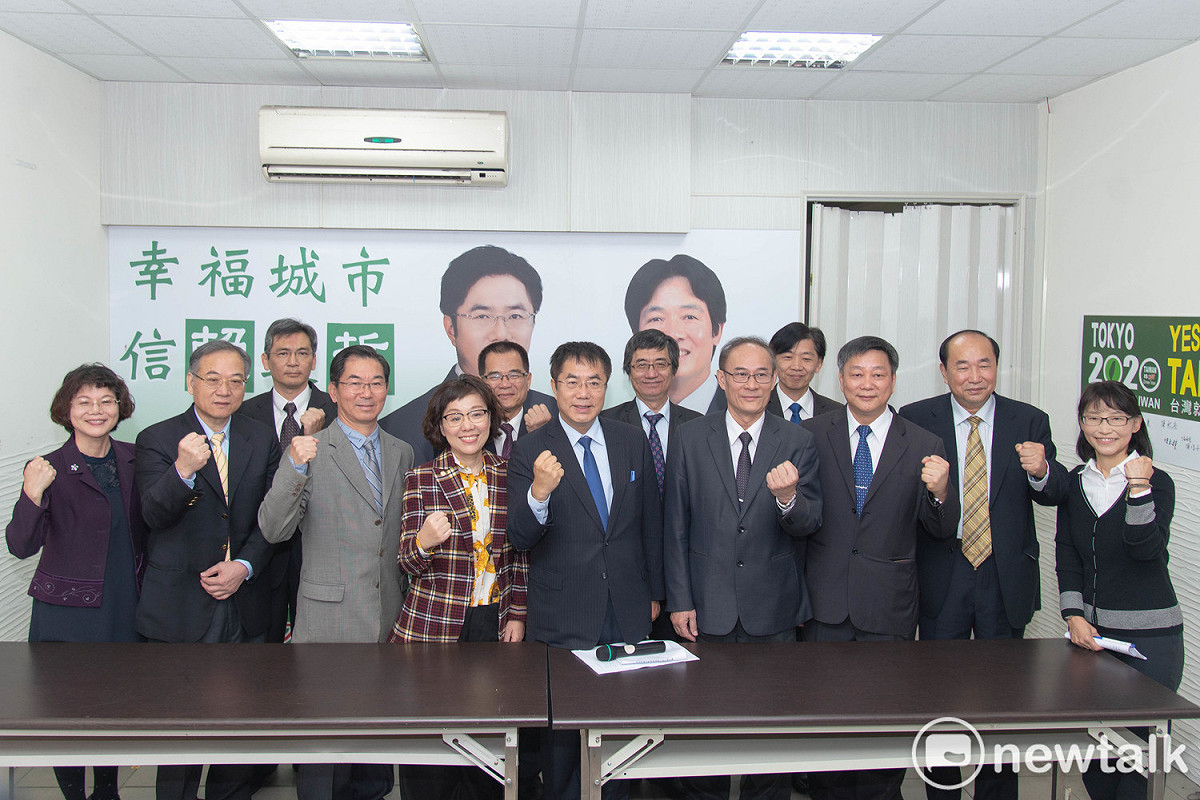 台南市長當選人黃偉哲今日公佈最後一波新市府團隊名單，包含副市長王時思、副秘書長王揚智、民政局長顏振標、農業局長李朝塘、水利局長李賢義、教育局長鄭新輝、法制處長陳月端，社會局主任秘書劉啟崇則晉升秘書處副處長並代理處長。（黃博郎攝） 圖/黃博郎攝