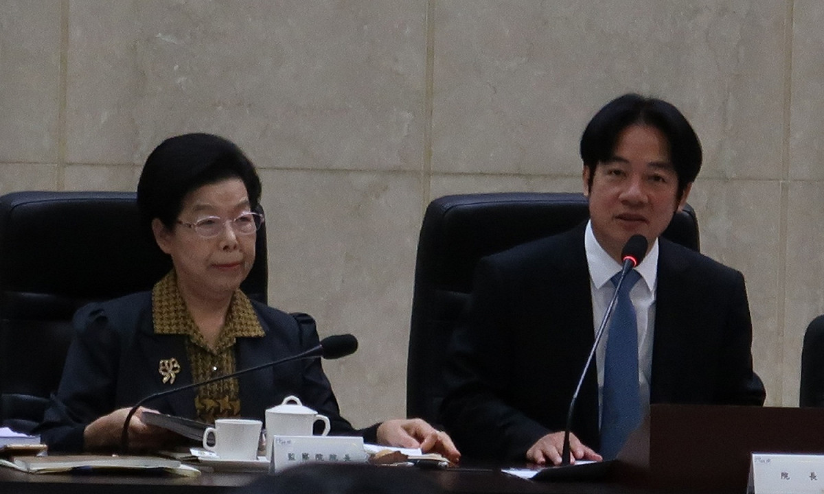 監察院院長張博雅（左）22日帶隊巡察行政院，行政院長賴清德（右）親自接待。 圖：林朝億/攝