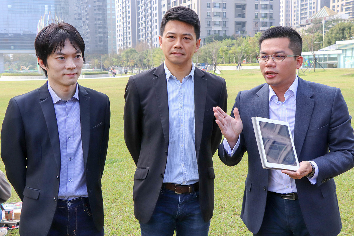 台中市長就職典禮，盧秀燕團隊公布首長服裝為牛仔褲配襯衫，不打領帶。 盧秀燕辦公室/提供