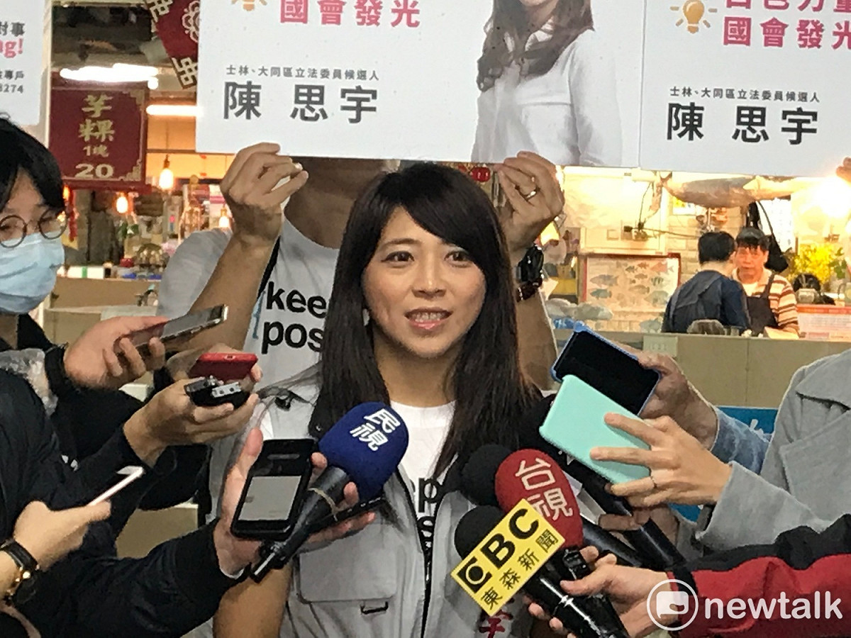 台北市第二選區立委補選人陳思宇赴永樂市場掃街。 圖 : 新頭殼資料照