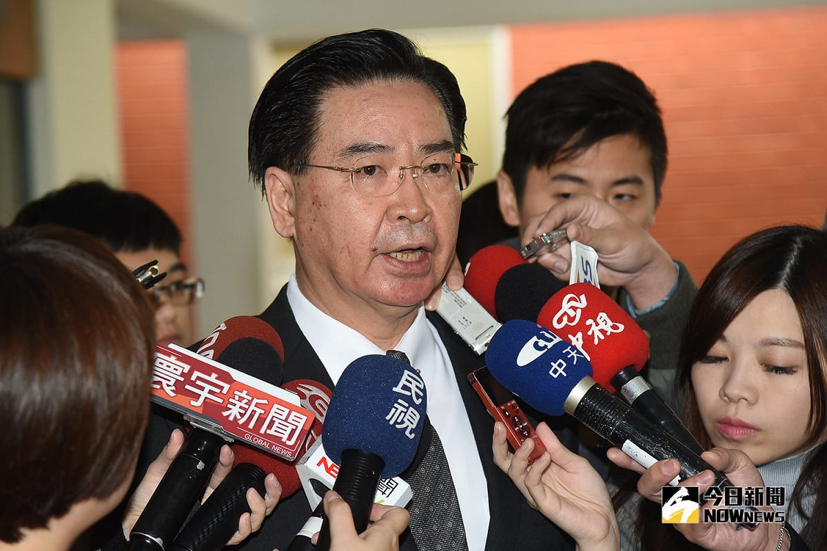 外交部長吳釗燮向媒體說明協助印尼海嘯相關措施。 圖：nownews提供