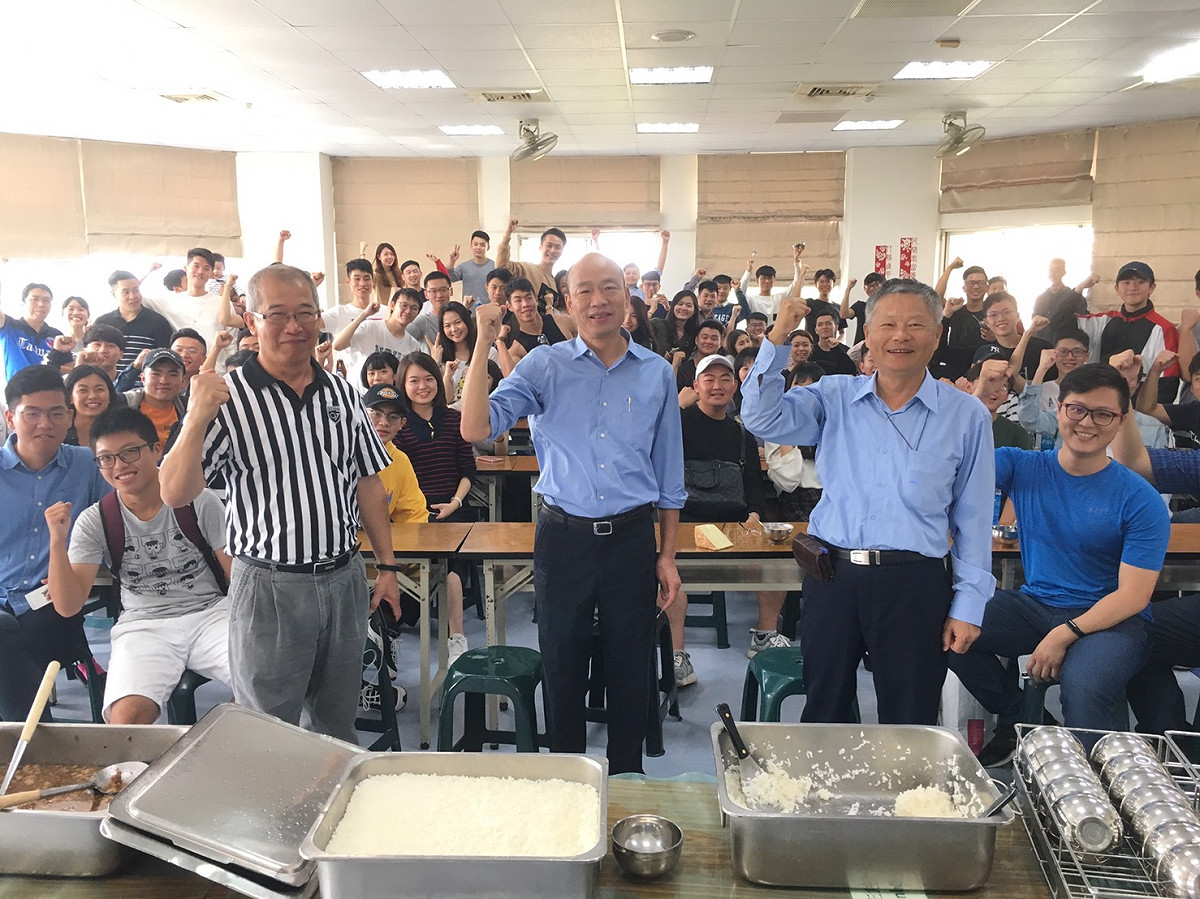 韓國瑜說Ｍ自己即使選舉再忙，半夜回家還是要關心國際大事 圖：韓國瑜辦公室/提供