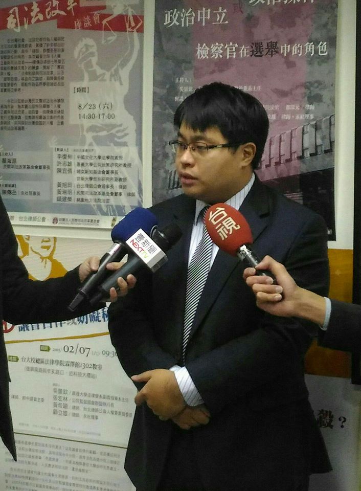 律師黃帝穎今（23）天在臉書發表「16字箴言」評論馬英九新書。 圖：翻攝黃帝穎臉書