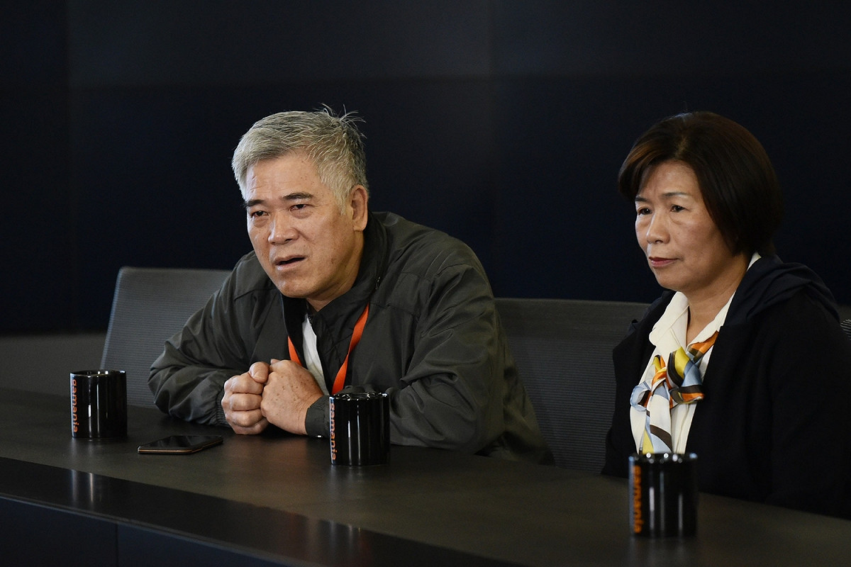 陳彥博父母到場與兒子對話。 圖／林柏年攝