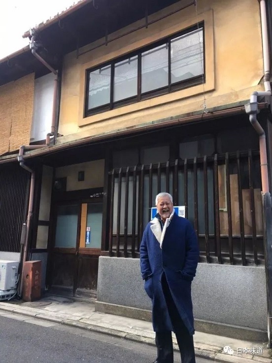 宣稱買下京都一條街而且將街道改名為自己名字的薛蠻子。 圖：取材自薛蠻子微博