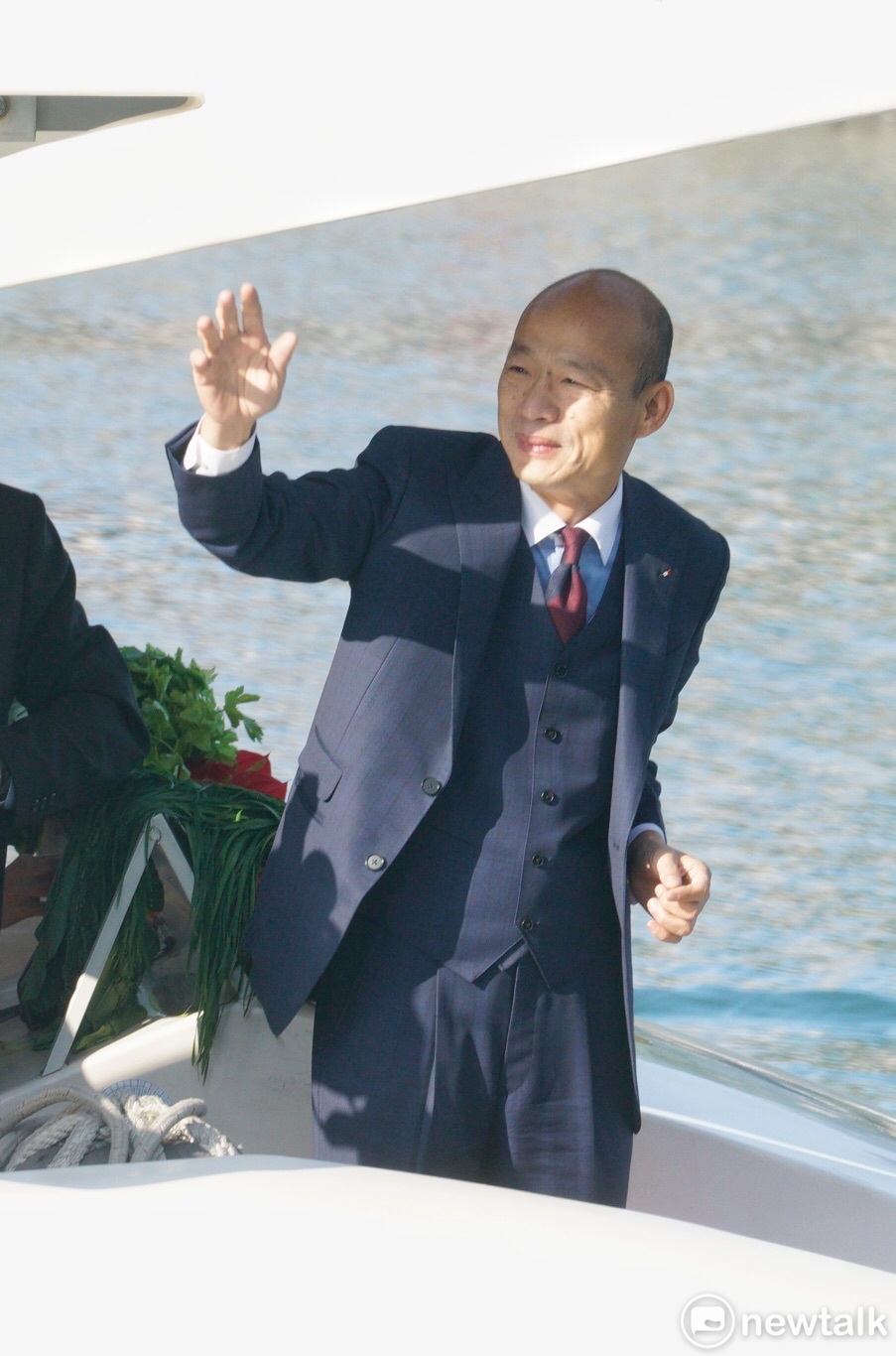 高雄市長韓國瑜搭船進場。 圖：張良一/攝