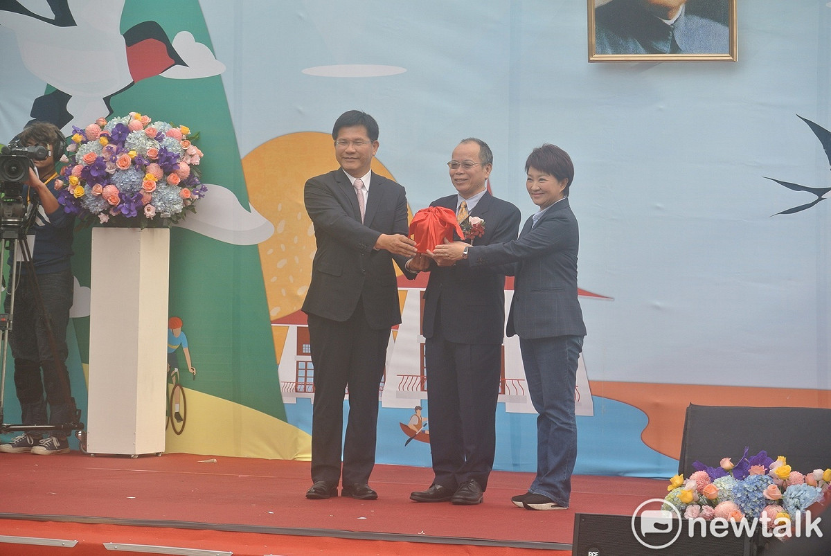 行政院政務委員張景森主持台中市長交接。 圖：唐復年/攝