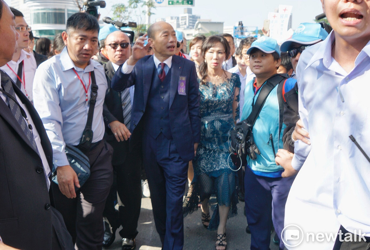 高雄市長韓國瑜與妻子李佳芬共同進場。 圖：張良一/攝