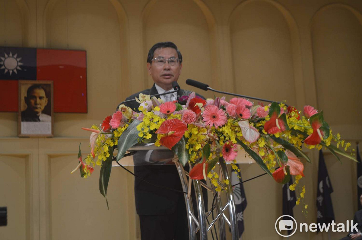 涂醒哲致詞時「拜託」黃敏惠不要再唱衰嘉義市，引來一陣噓聲。 圖：蔡坤龍/攝