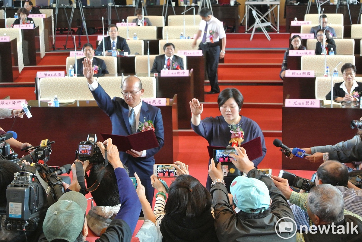 台中市議長張清照、副議長顏莉敏宣誓就職。 唐復年/攝