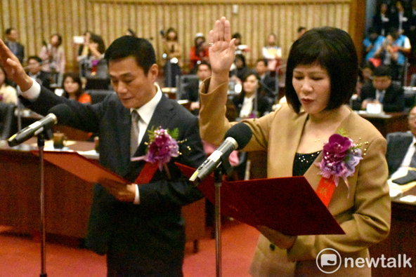 許崑源、陸淑美宣誓就職高雄市議會正、副議長。 圖：孫家銘/攝