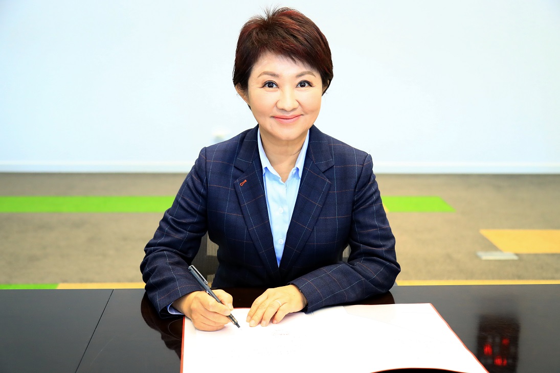 台中市長盧秀燕今(25)日正式上任。 圖：台中市政府新聞局提供