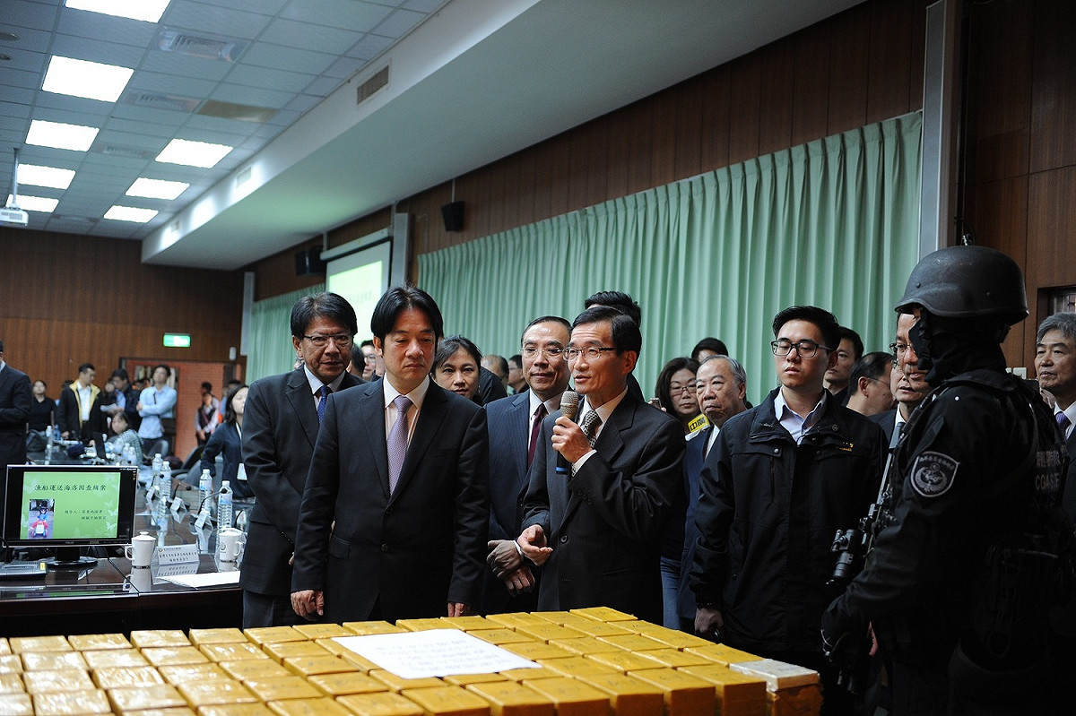 行政院長賴清德今（26）日赴屏東出席「查獲歷年來最大宗岸際海洛因毒品走私案記者會」。 圖：行政院提供
