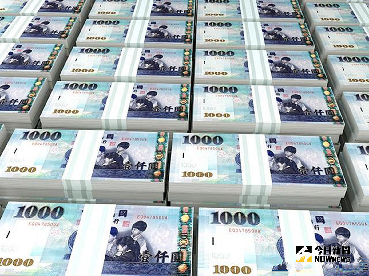 年關將至，最讓上班族期待的便是「年終獎金」的發放，不少公司紛紛開始公布相關事宜。    圖：翻攝自今日新聞