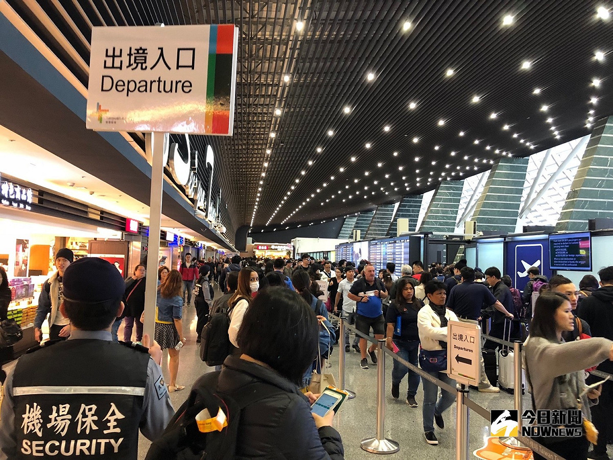 越南團旅客爆發最大規模逃脫事件，業者質疑，觀宏簽證手續簡單，旅客不必附財力證明即可申請，反而成為人蛇集團犯罪工具。 圖／記者陳致宇攝