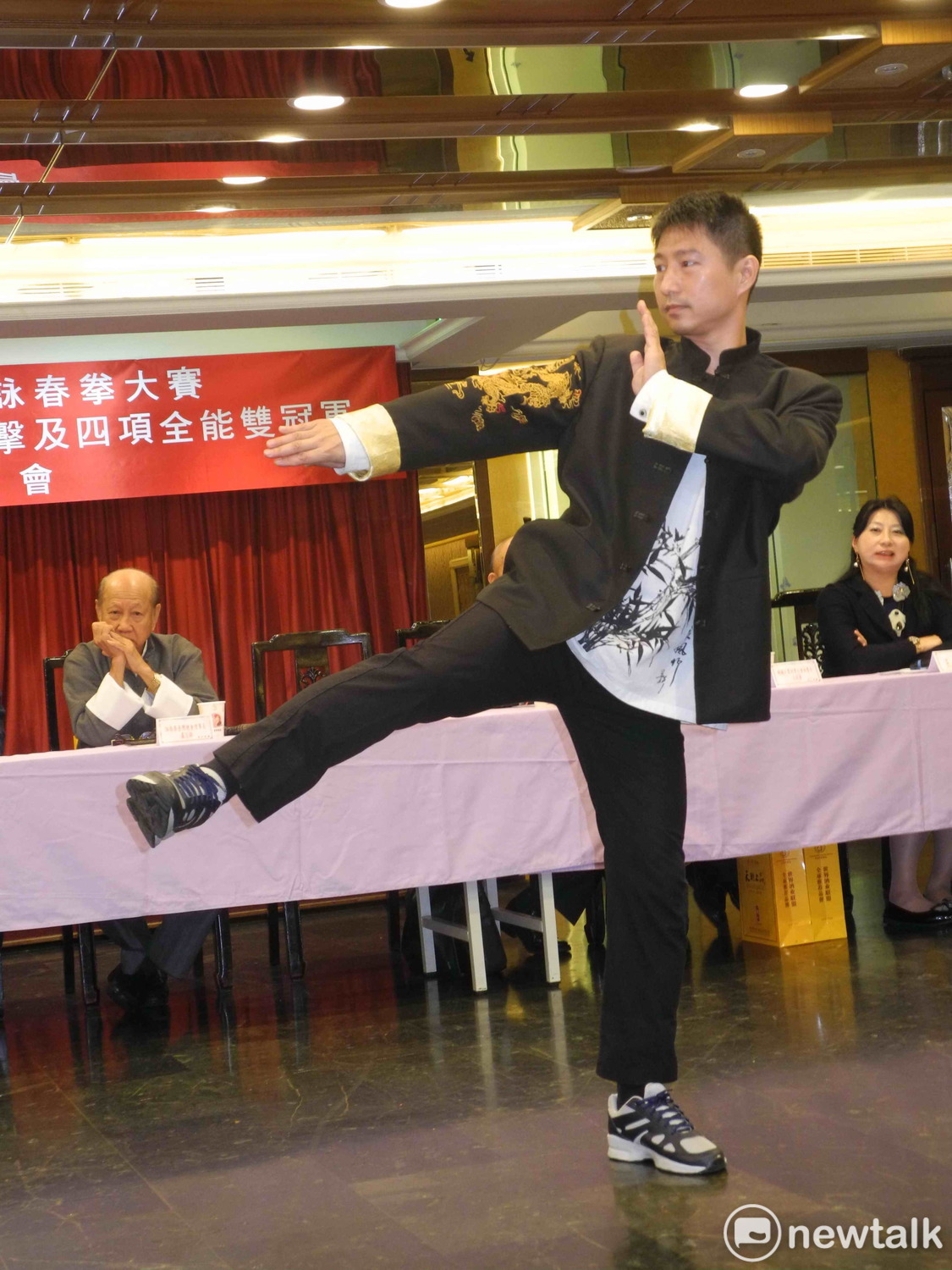 黎懿徵參加第一屆「國際武術聯合會詠春拳大賽」，首次登上擂台比賽，一舉奪下四項全能、自由搏擊兩面金牌，成為詠春界的台灣之光。  圖：王峻昌/攝