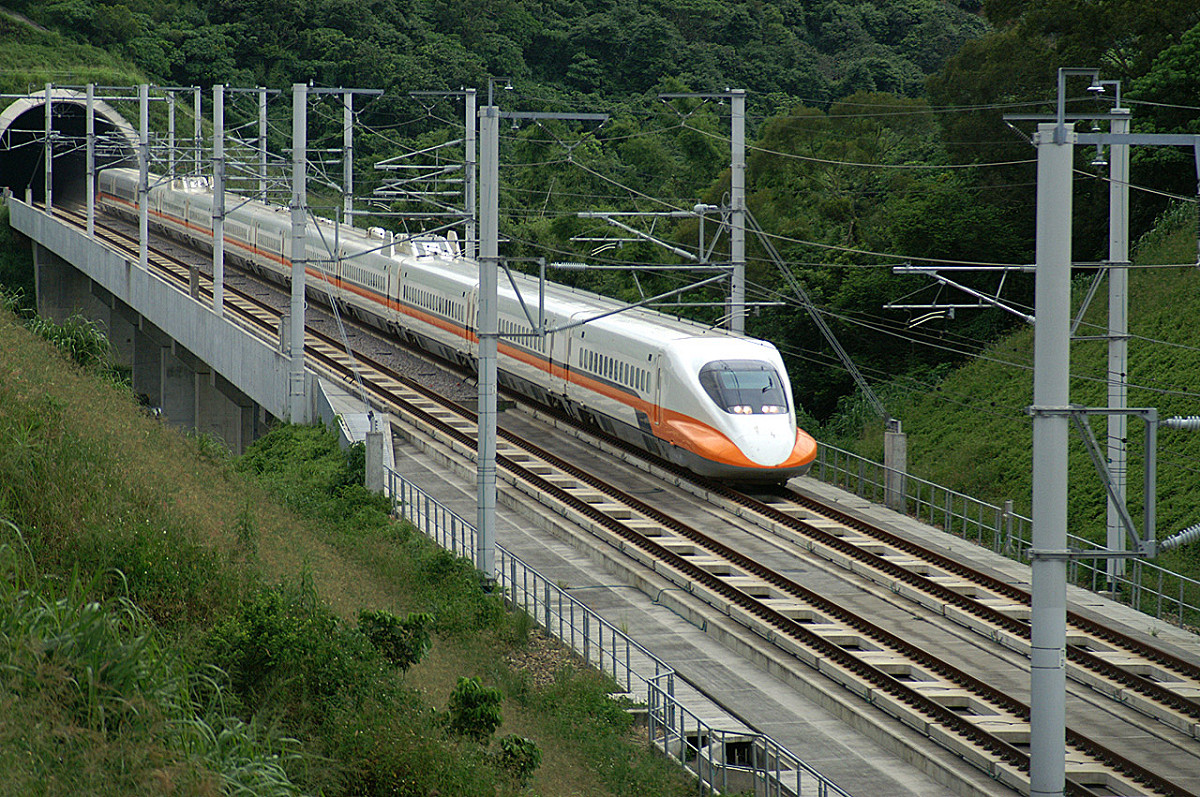 高鐵表示，將於今、明2天再加開班次列車。 圖：截自維基百科
