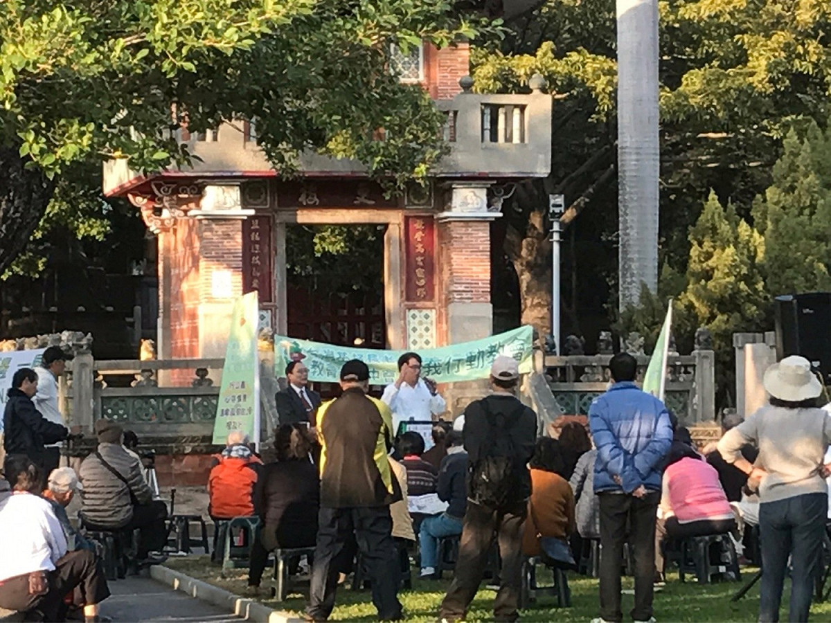 游盈隆今天開拔到台中，在台中公園與黨員會面。 圖：台灣民意基金會提供