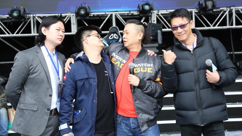 跨年活動堪稱是人們年度最期待的盛會之一，除了明星勁歌熱舞以外，今（31）晚跨年現場將迎來電競對決，帶來更不一樣的火花！ 圖：翻攝自 Flash Wolves 閃電狼職業電競隊 粉絲專頁