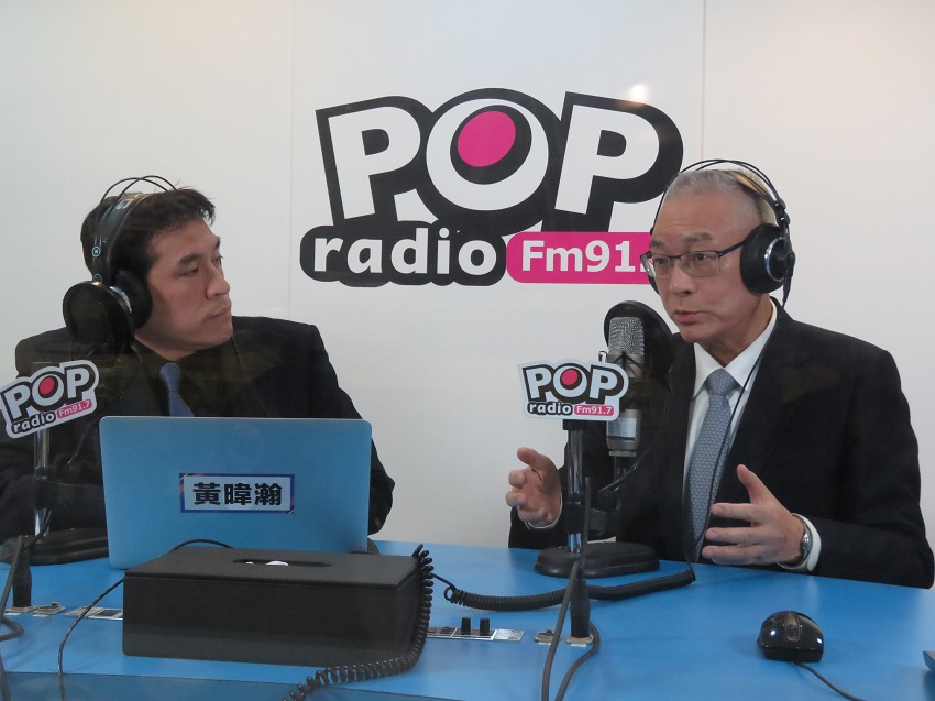 吳敦義上午接受廣播專訪。 圖：趙婉淳／攝