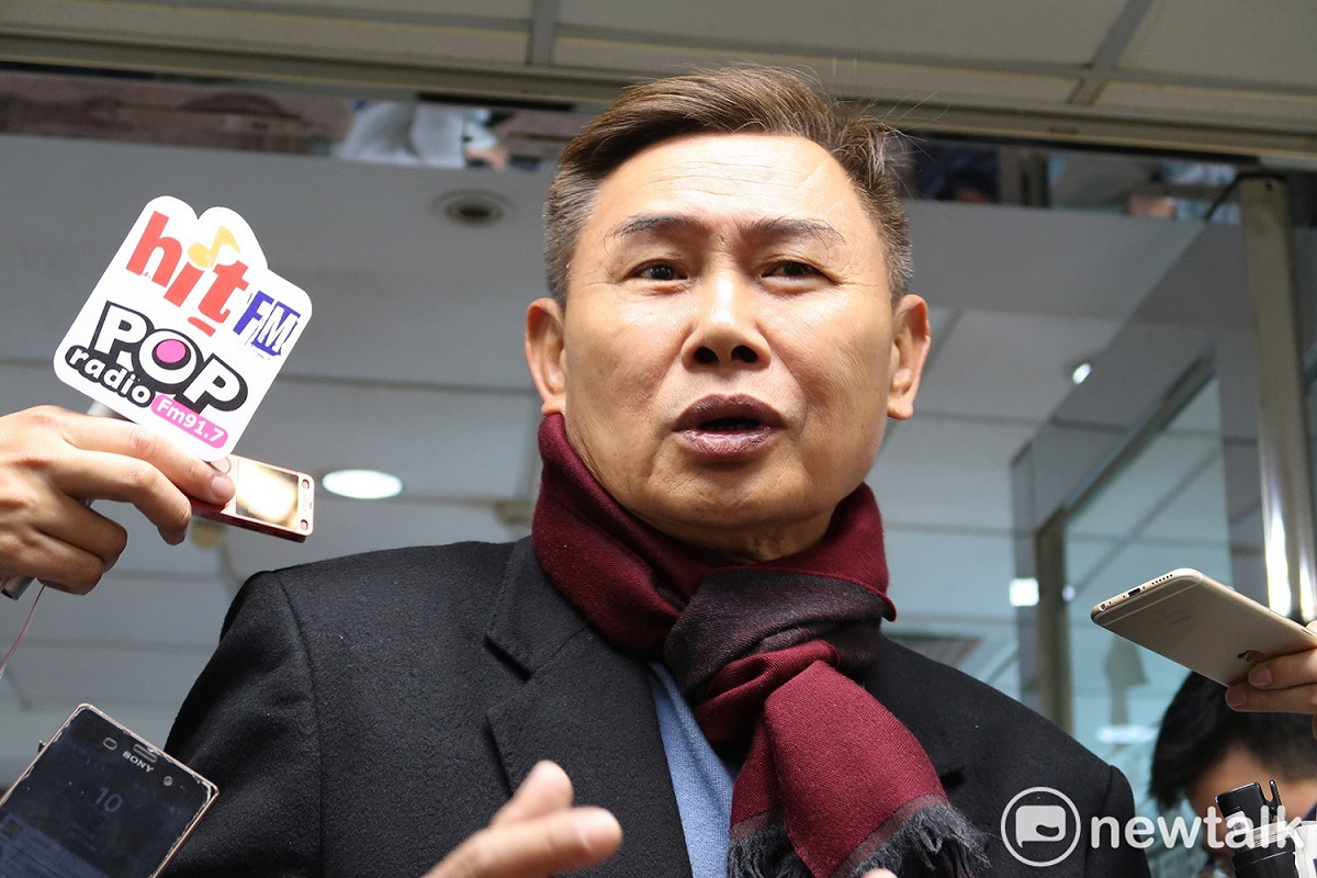 民進黨前副秘書長李俊毅2日在黨中央宣布退出台南市立委補選。 圖：林朝億/攝