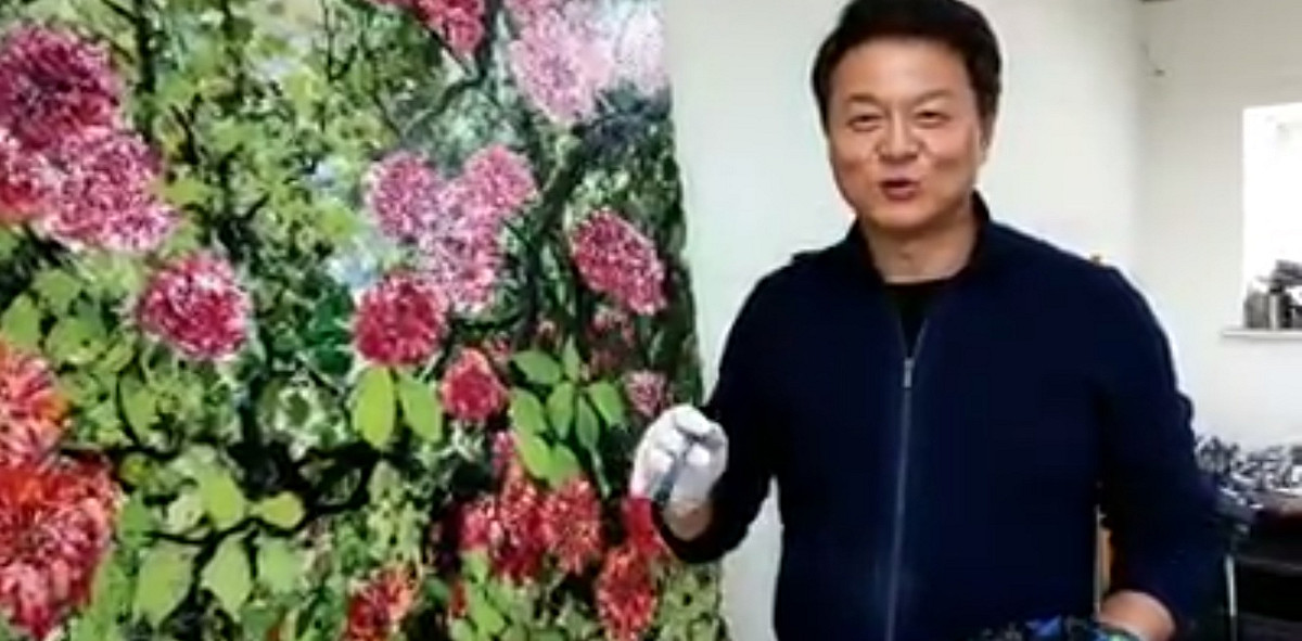 周錫瑋在他的新竹關西花園兼畫室開臉書直播，回應擔任國民黨副主席之事，自喻為卜派。 圖：翻攝周錫瑋臉書