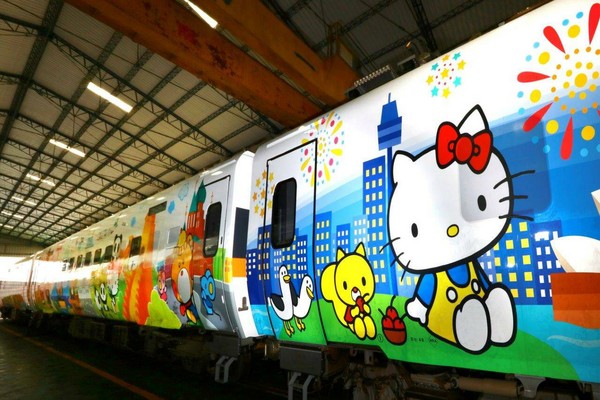 台鐵Hello Kitty彩繪列車，外傳預計於今年2月前卸妝。 圖：台灣鐵路局/提供