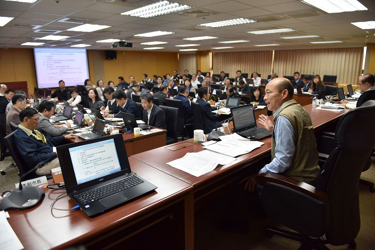 韓國瑜主持會議駕輕就熟。 圖：高雄市新聞局提供