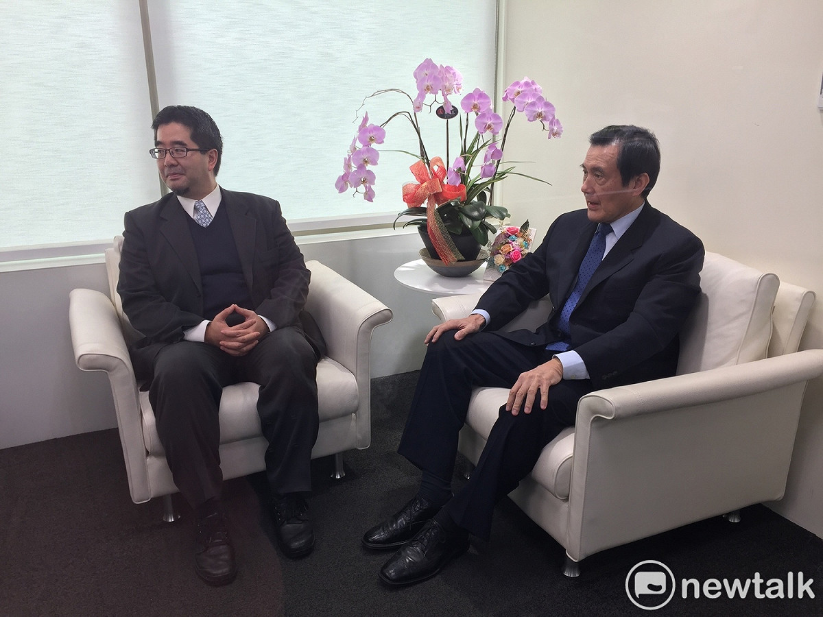 前總統馬英九上午接受「POP RADIO」廣播專訪。
 圖：趙婉淳／攝