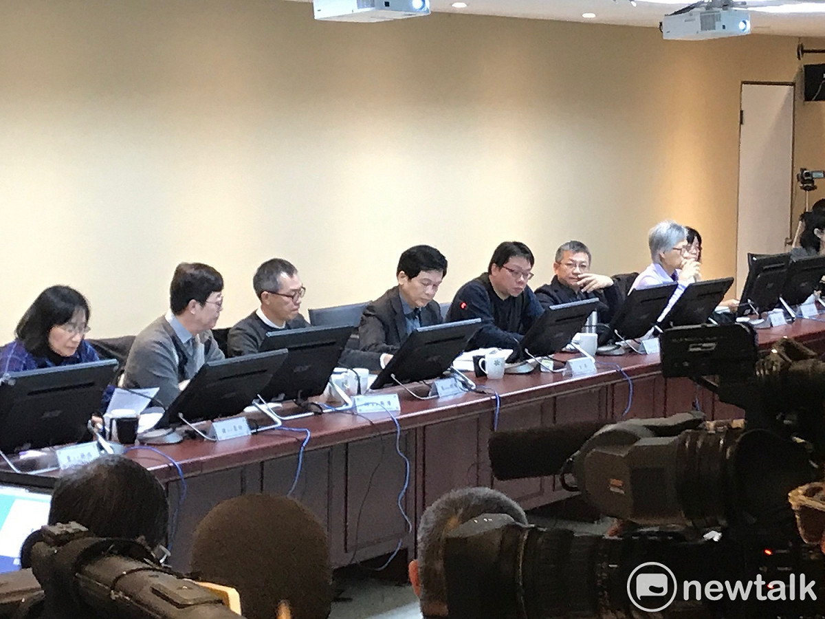 大巨蛋案今（3）日再度送進北市都市設計審議會審查，這也是新任都發局長黃景茂首度擔任主席。 圖：周煊惠 / 攝