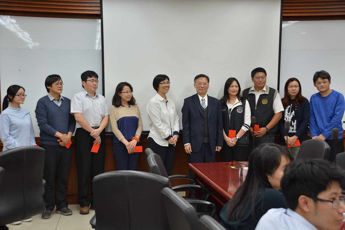 嘉義地檢署查賄績效卓著，檢察總長江惠民3日蒞臨頒發獎金，慰勉查賄人員辛勞。 圖：嘉義地檢署/提供