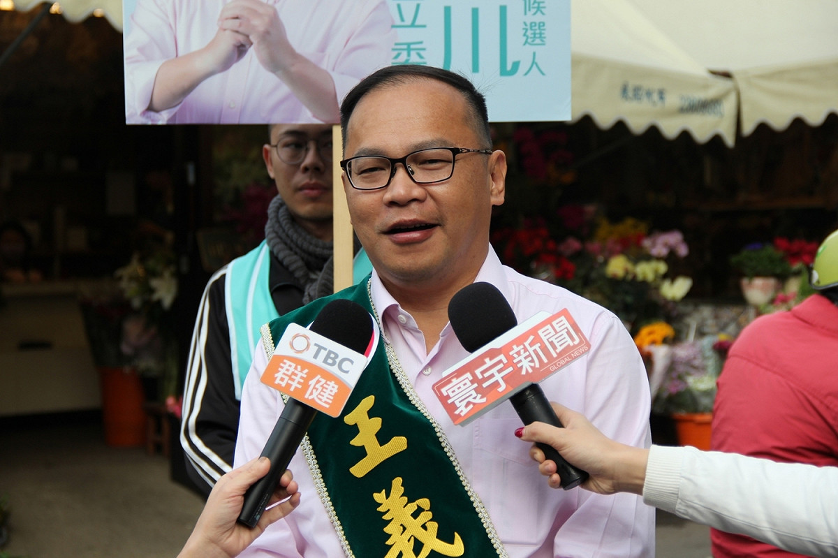 王義川請對手沈智慧要對習近平的談話表態。 圖 : 王義川競選總部/提供