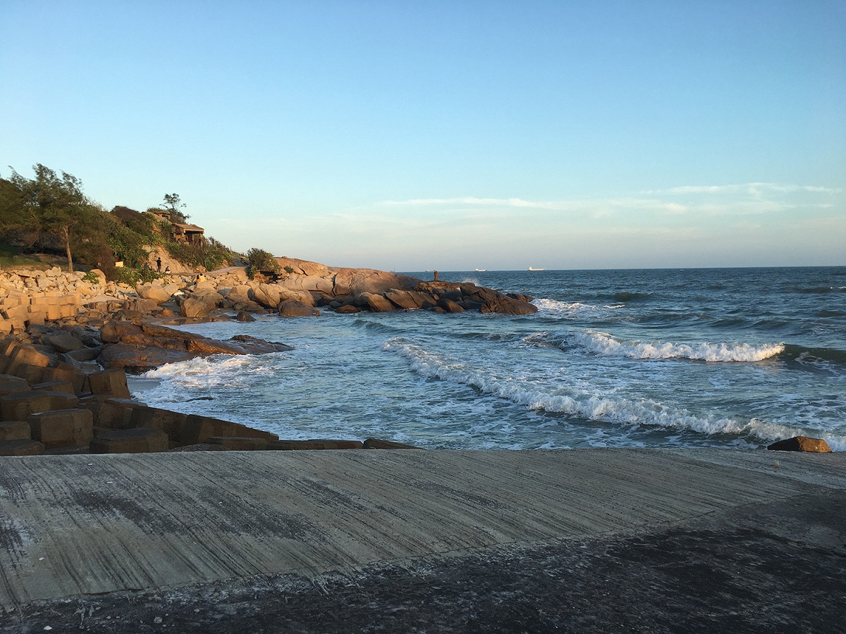 金門海邊今天再度驚現病死豬。（金門海岸示意圖） 圖：新頭殼資料照片