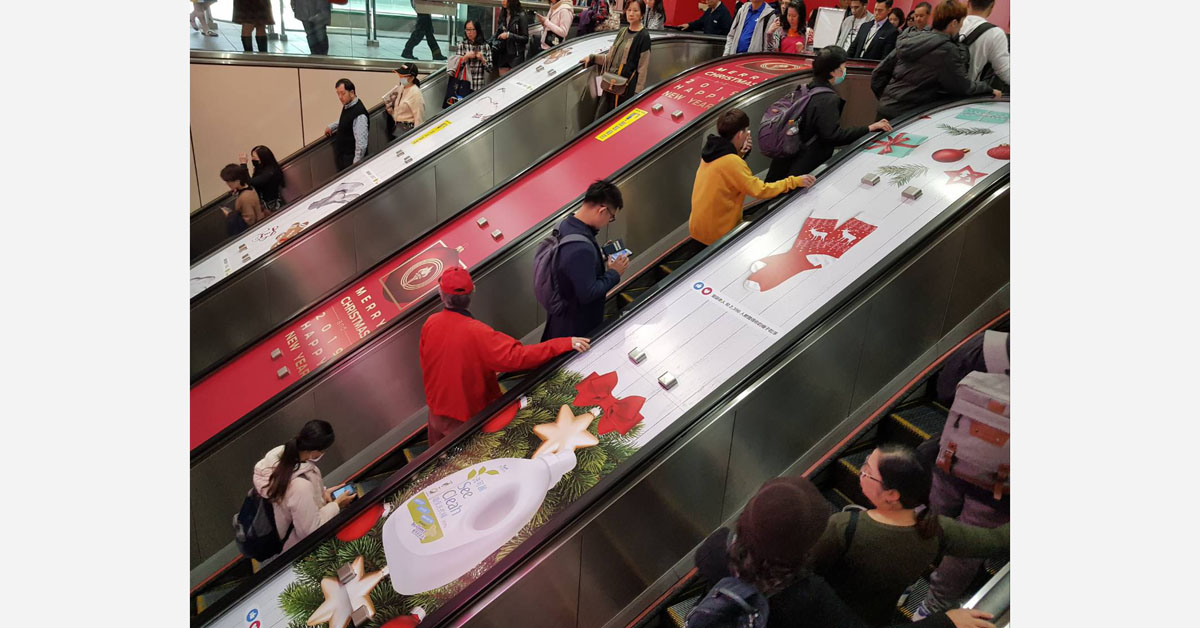 台北捷運還是可以看見民眾都習慣「靠右走」。 圖／公關照片