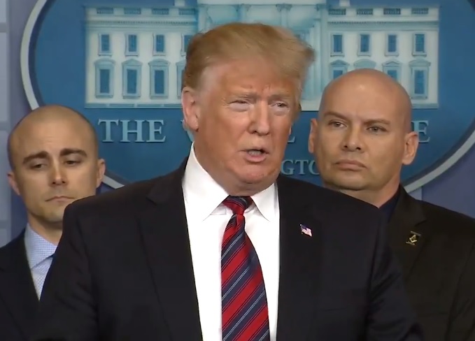 美國總統川普今 (26) 天簽署國會通過的臨時支出法案，將重啟聯邦政府部分停擺，為期3週。 圖：翻攝自The White House推特