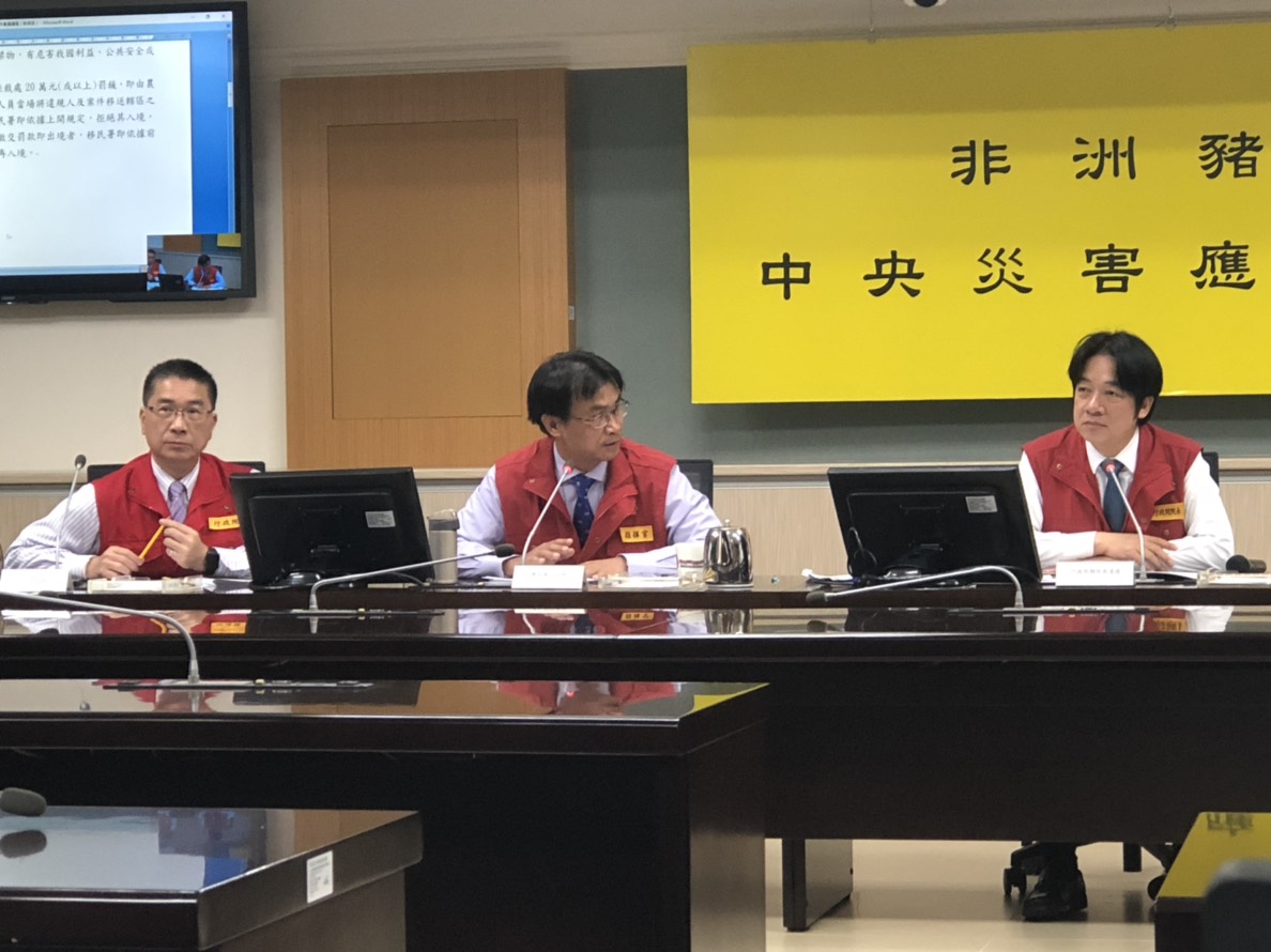 內政部長徐國勇（左）、農委會主委陳吉仲（中）、行政院長賴清德（右）。   圖：張嘉哲/攝