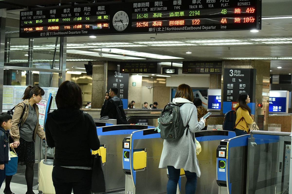 台鐵宣布春節期間全線加開 513 列次及加掛車廂 1,012 輛次， 1 月 9 日起開放訂票。 圖／NOWnews資料圖片